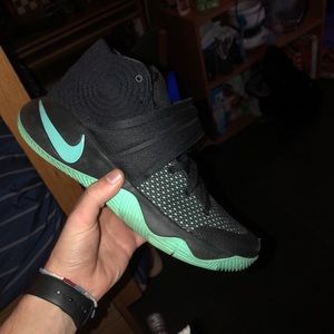 “Glow Green” Kyrie II (Kyrie 2) size 11